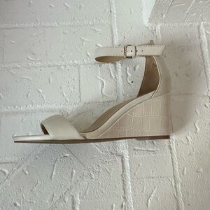 Naturalizer “Leonora” Alabaster color Wedge Sandal, Size 7.5